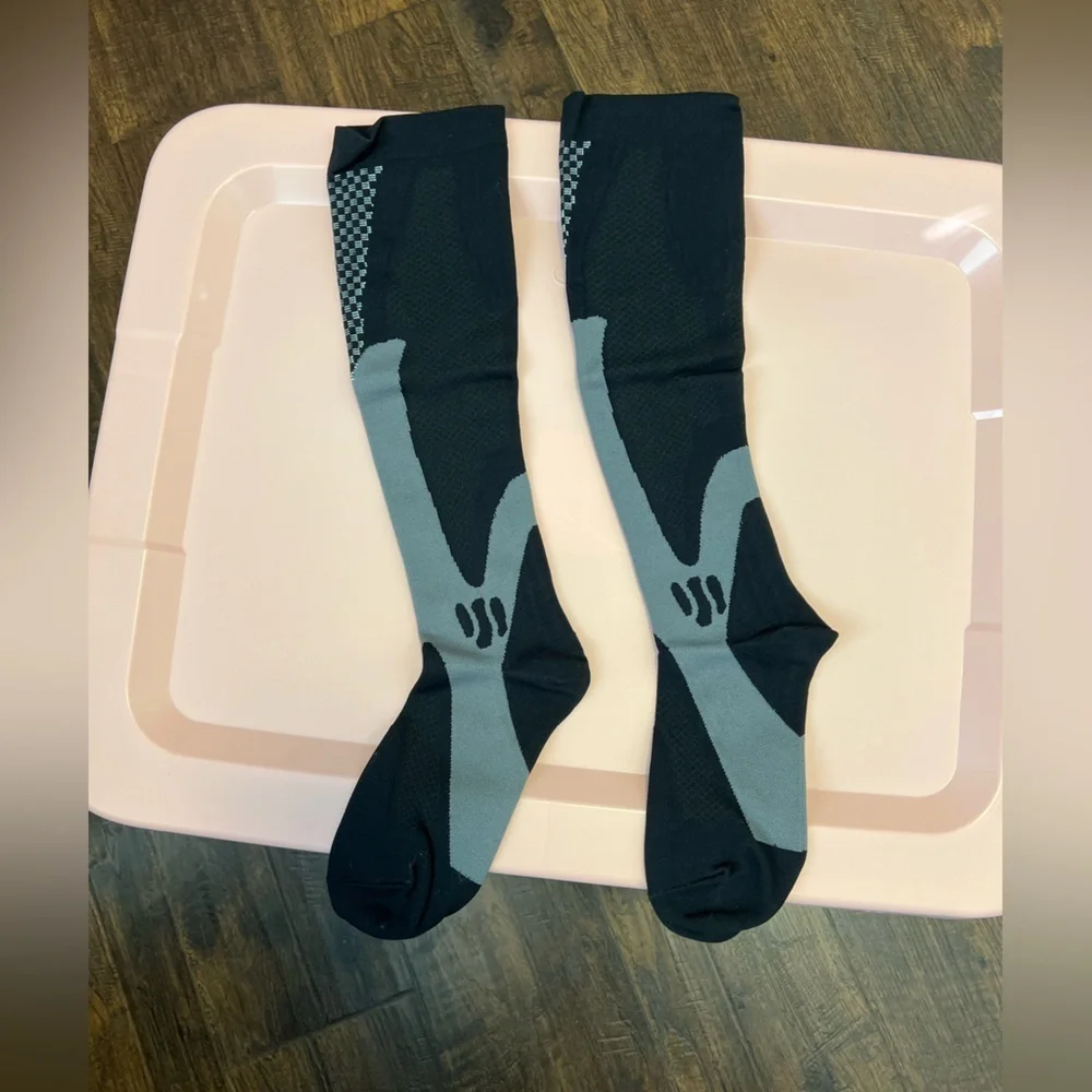 Men Or Women’s Compression Socks Size L/XL Black/Gray